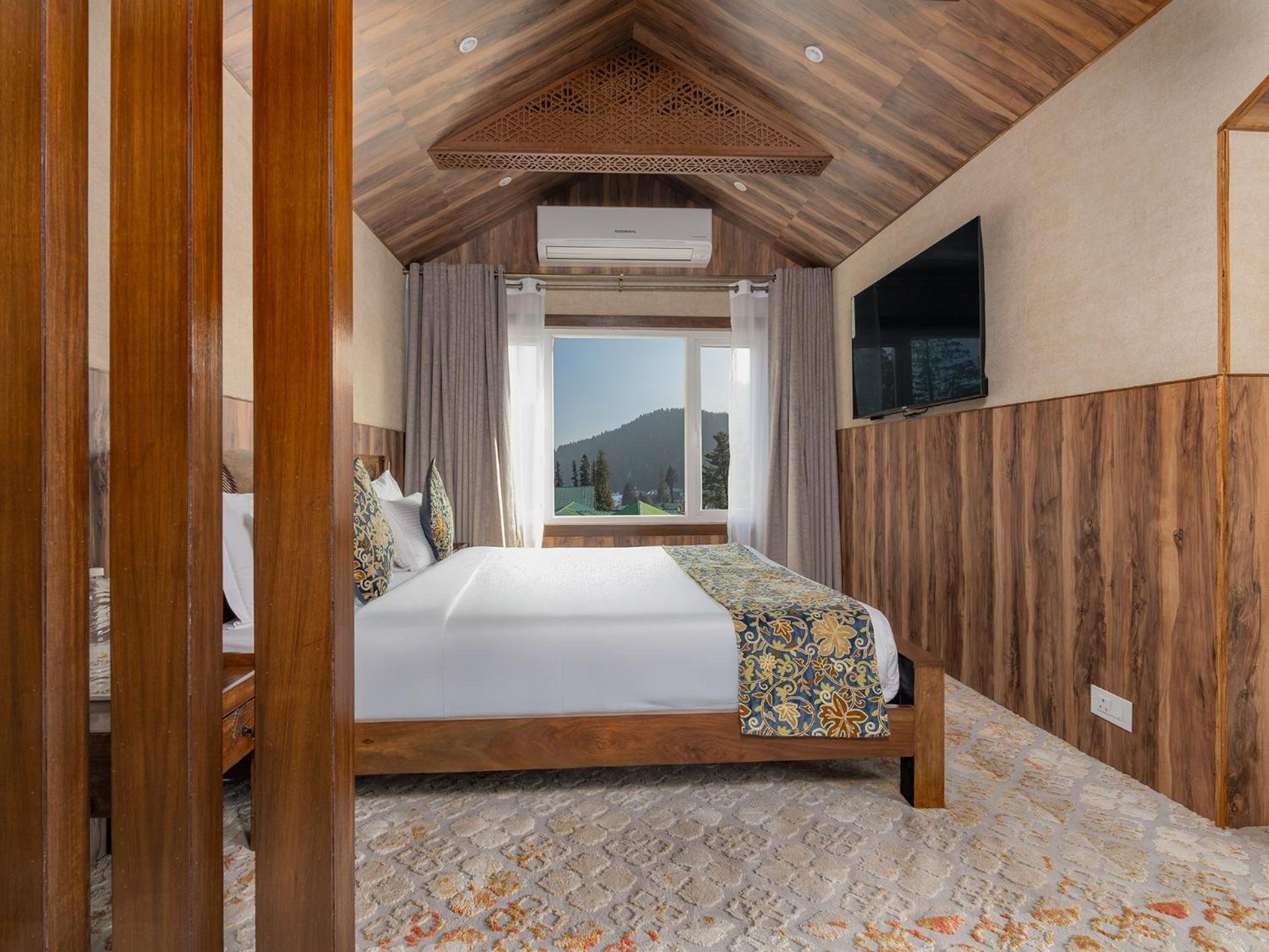 Pine Spring Hotel Gulmarg