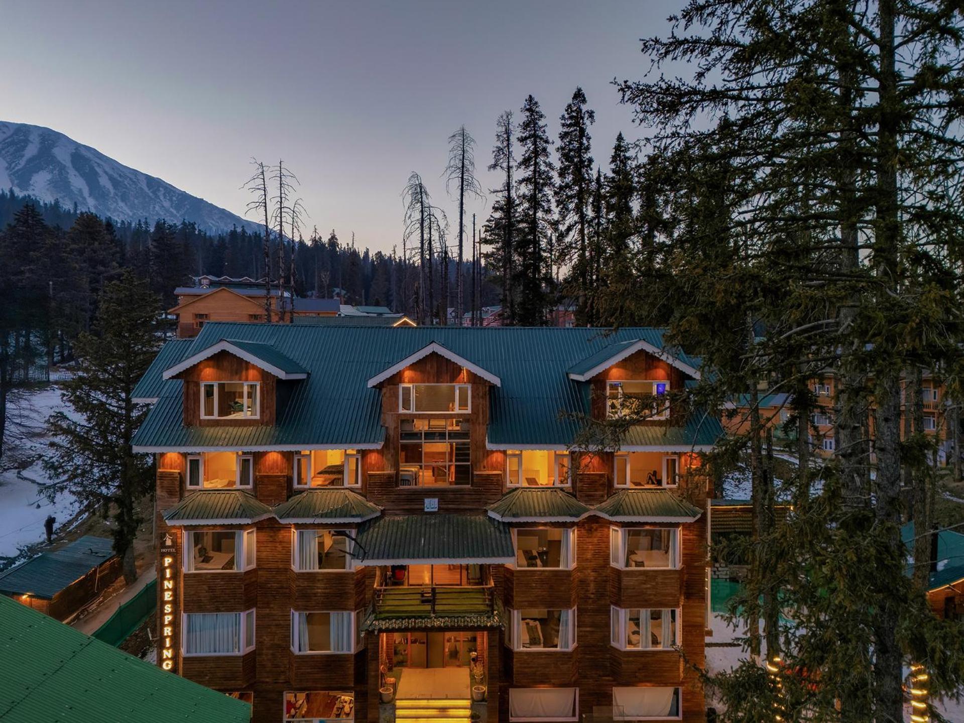 Pine Spring Hotel Gulmarg