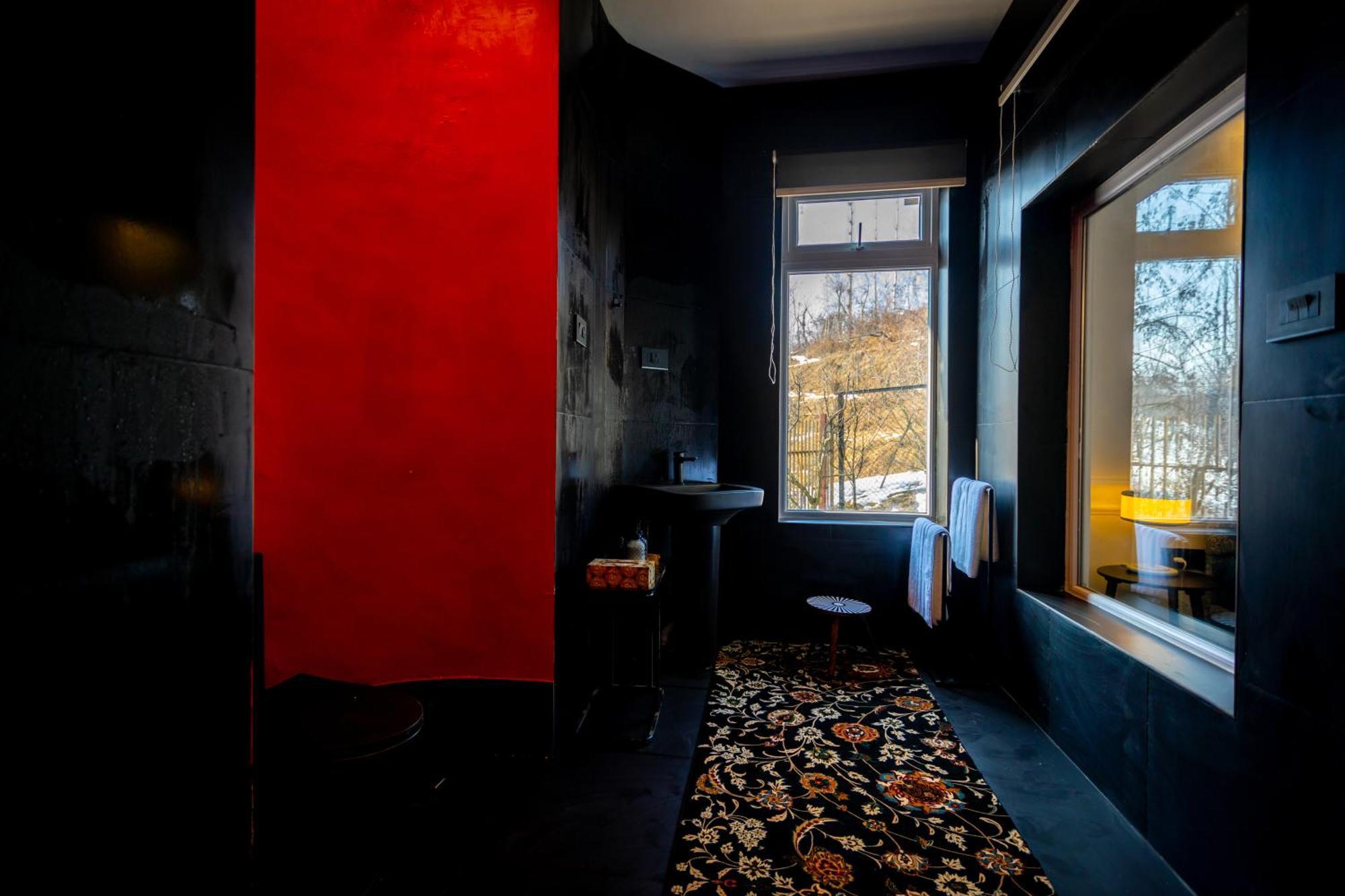The Zoey Villa, With Central Heating, Bonfire, Bbq & Complimentary Breakfast Gulmarg