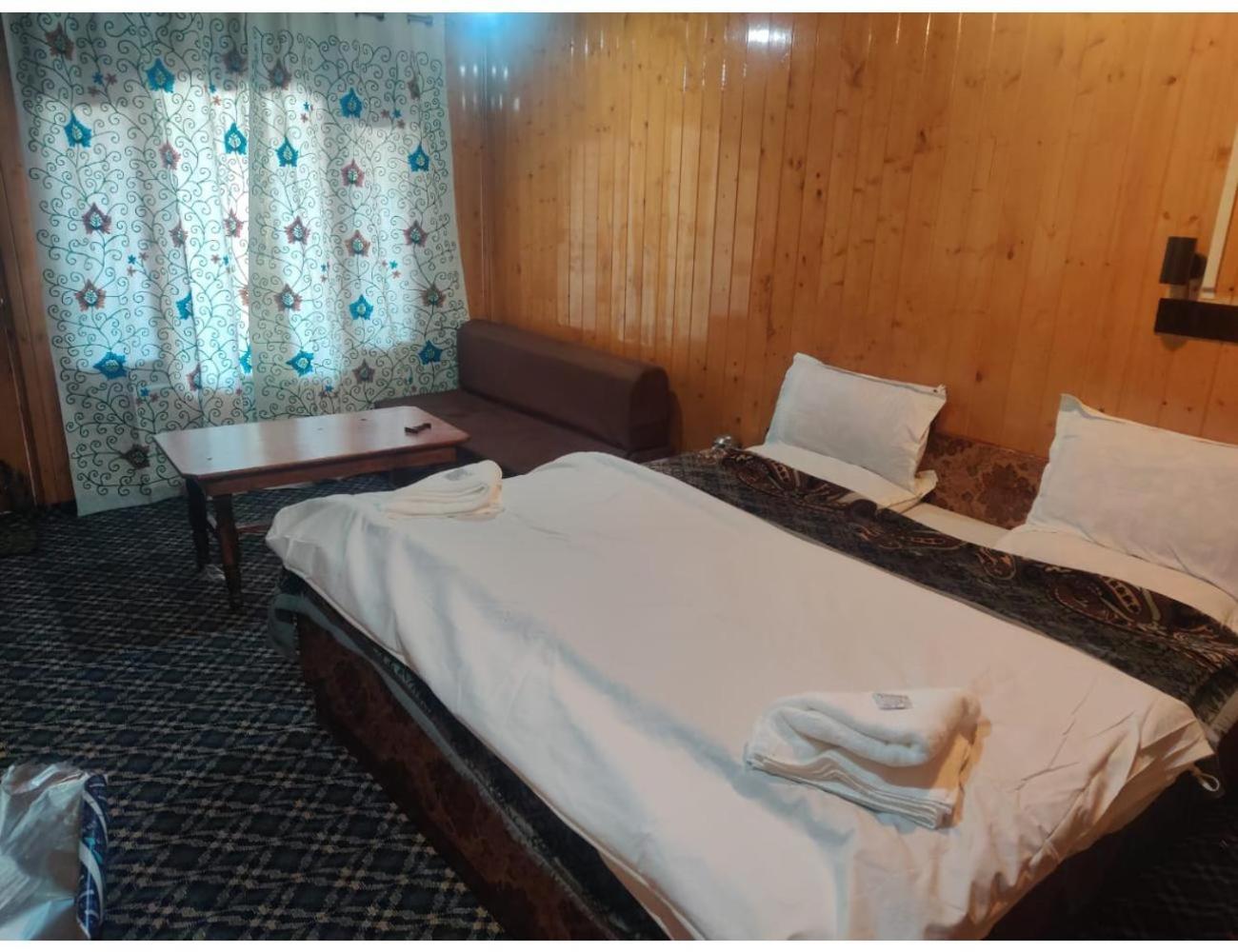 Roseland Cottage, Homestay Gulmarg