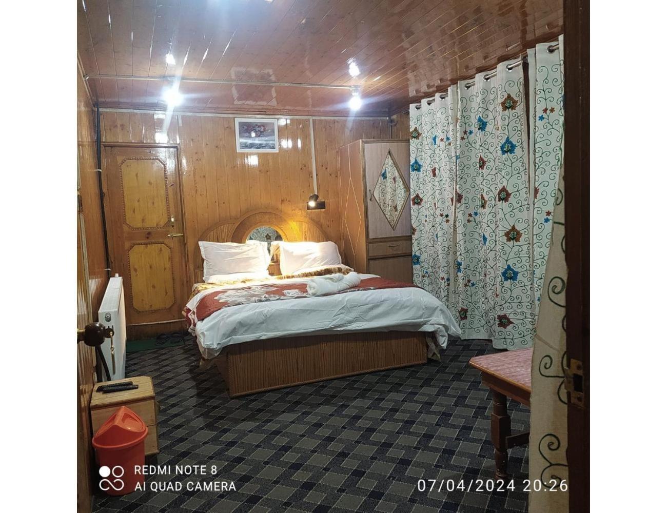 Roseland Cottage, Homestay Gulmarg