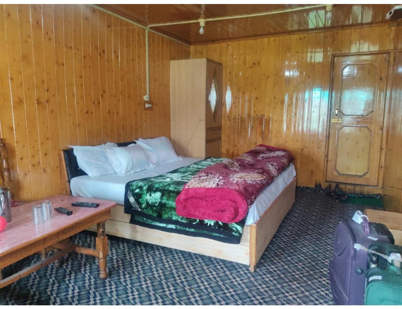 Roseland Cottage, Homestay *