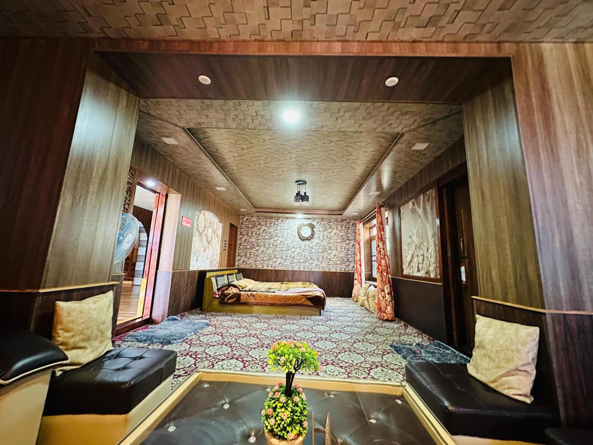 Hotel Id Gulmarg