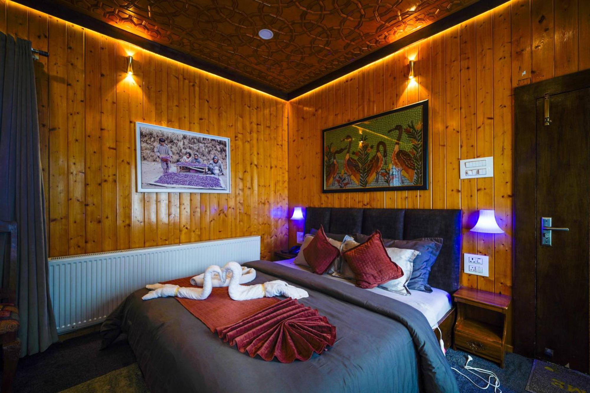 Hotel Woods By Pattern