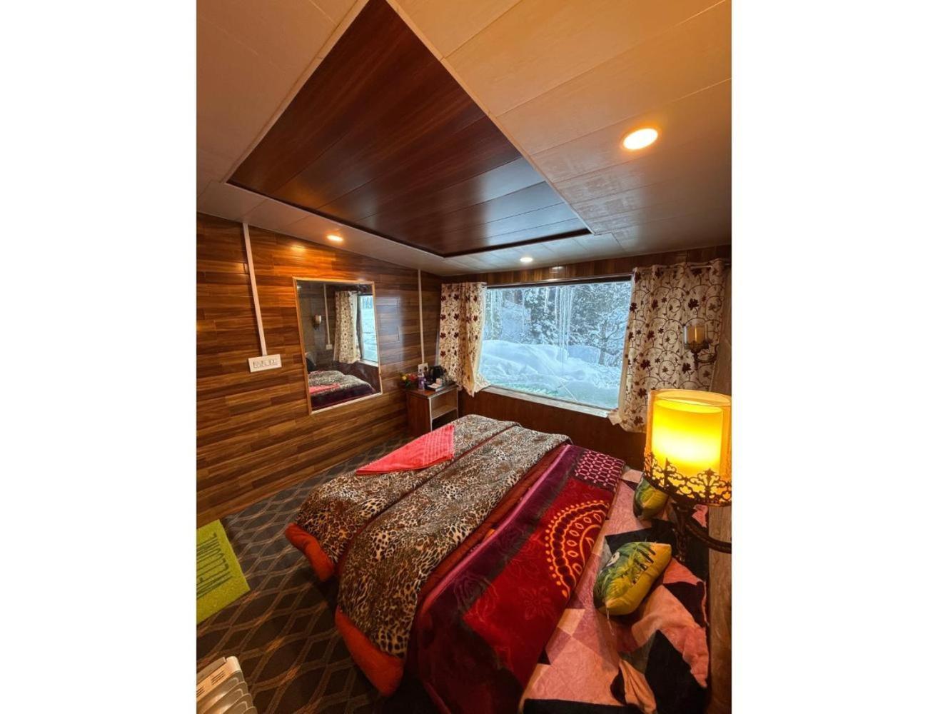Global & Restaurant, Homestay Gulmarg