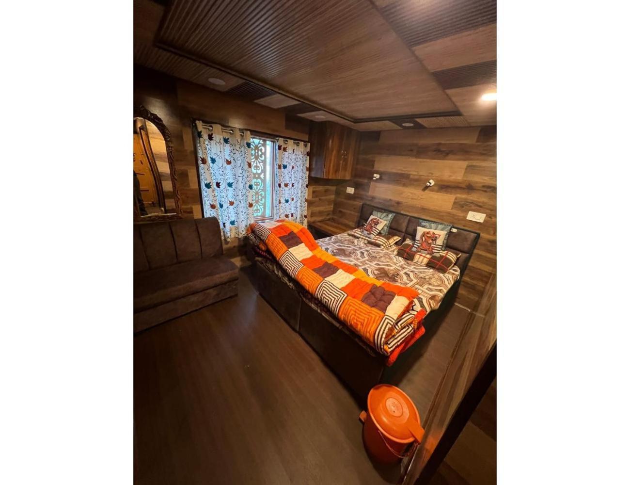 Global & Restaurant, Homestay Gulmarg