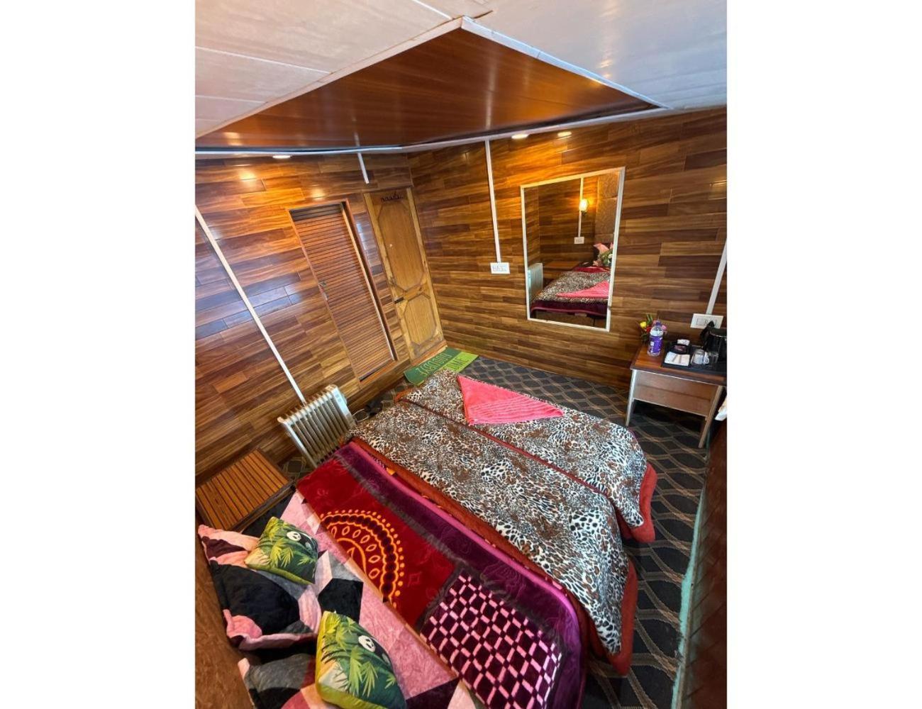 Global & Restaurant, Homestay