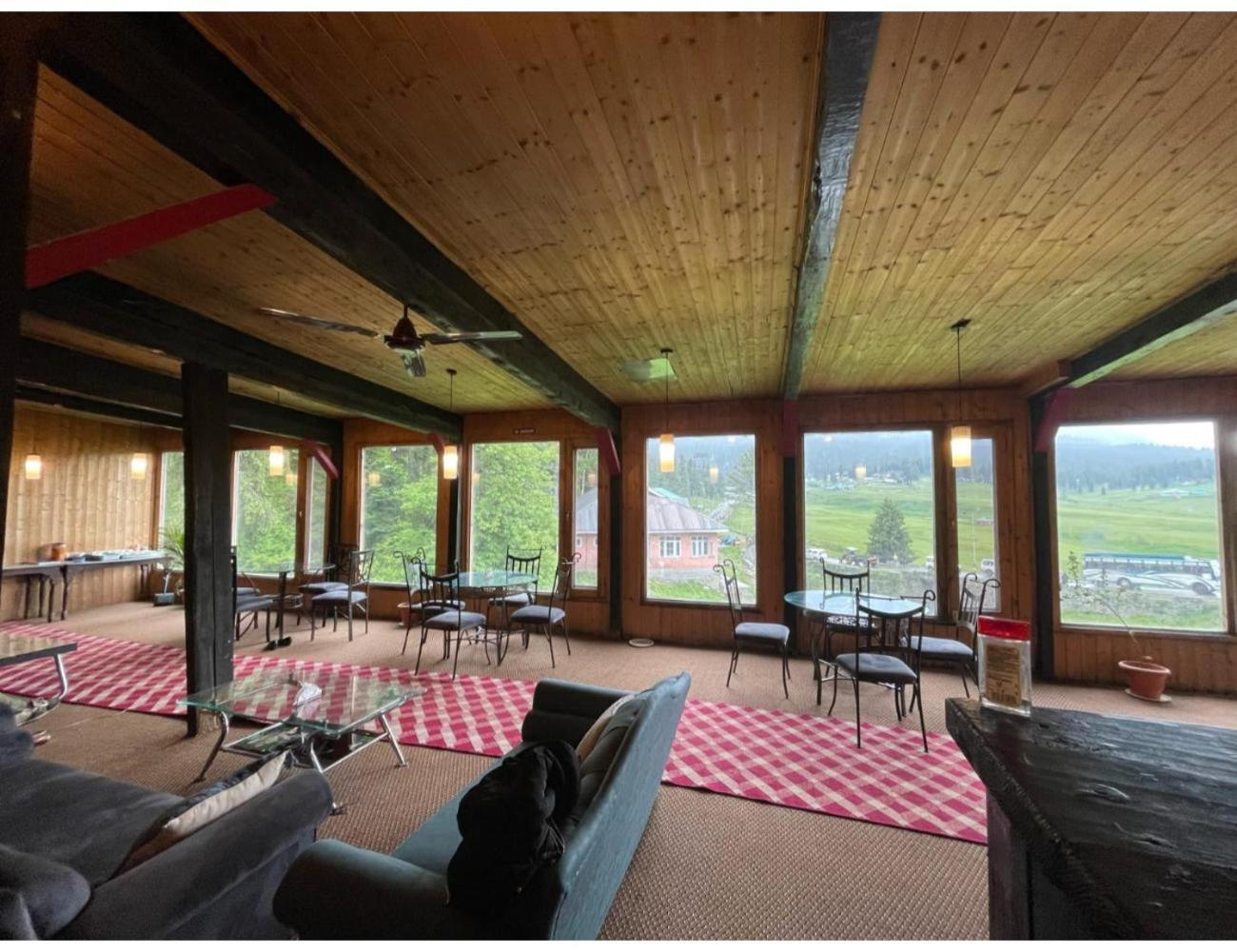 Global & Restaurant, Gulmarg
