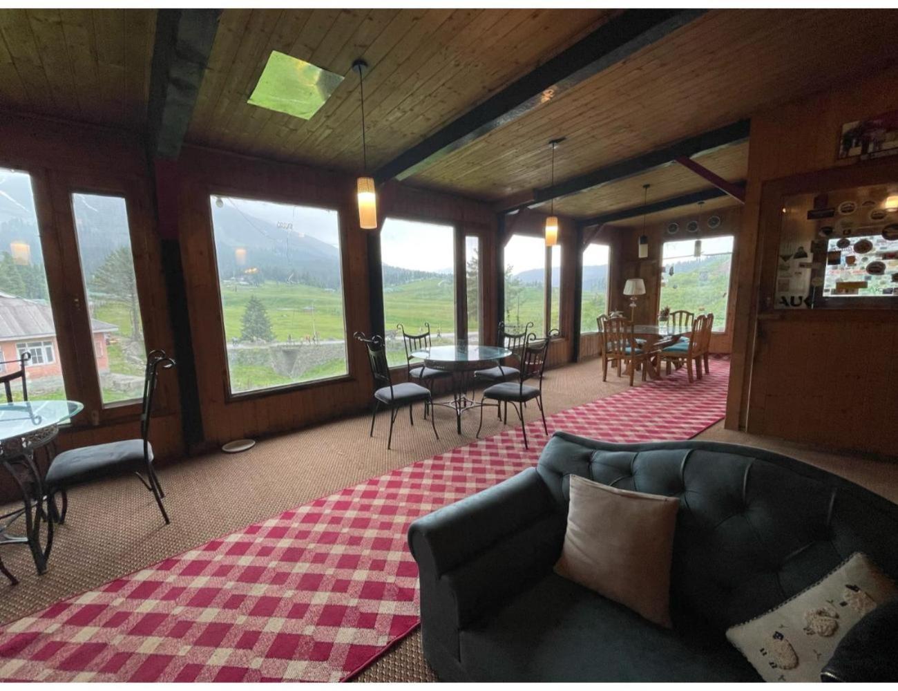 Homestay Global & Restaurant, *