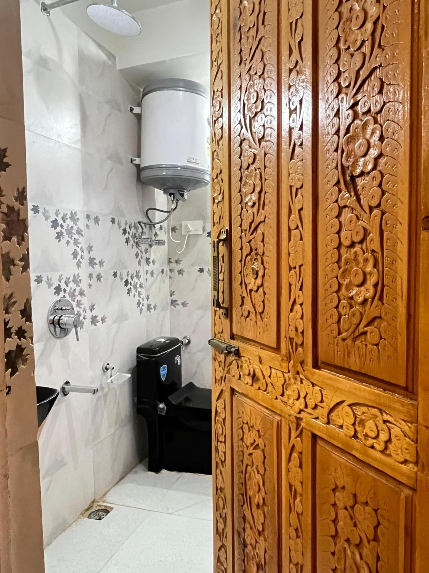 New Kashmir Guest house *