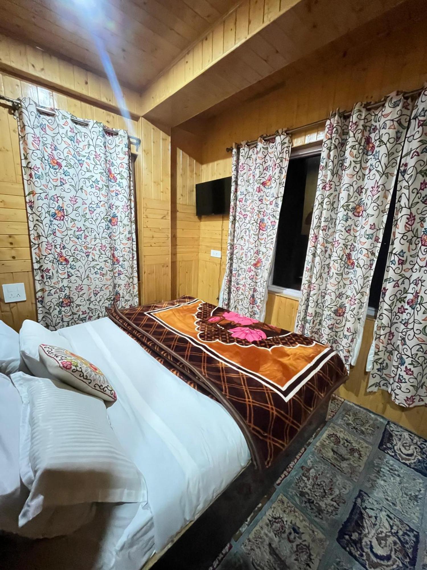New Kashmir * Gulmarg