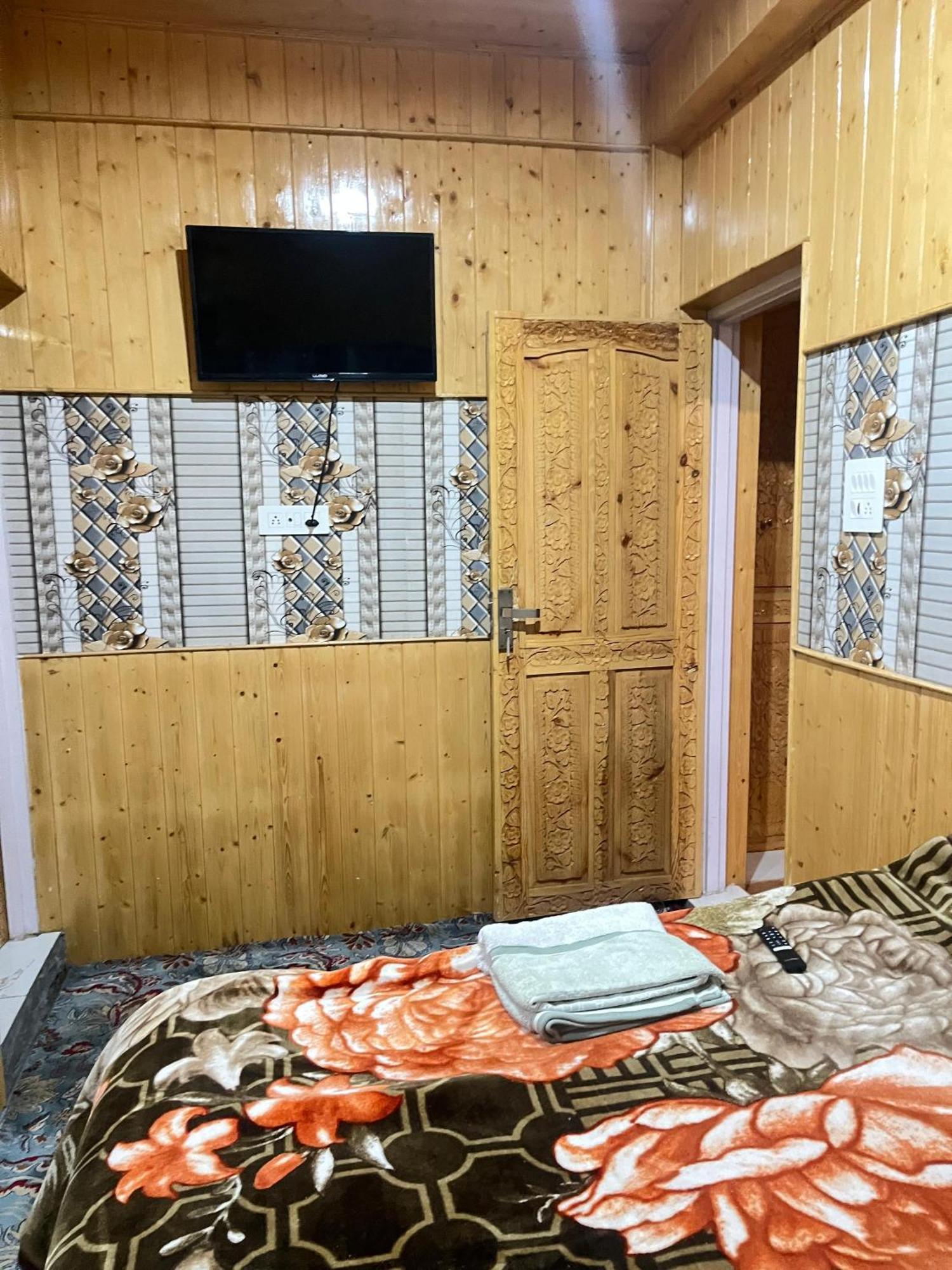 New Kashmir * Gulmarg