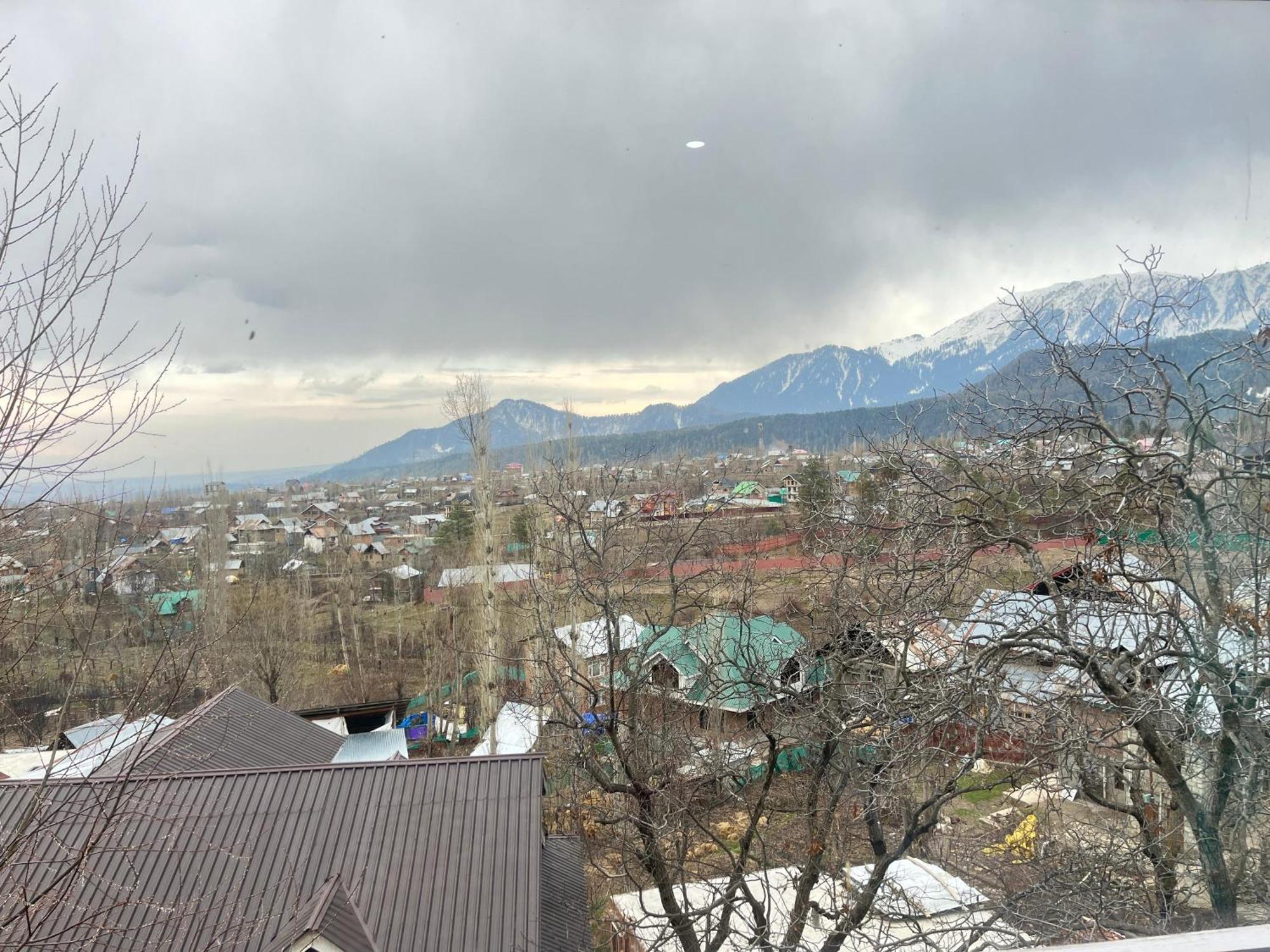 New Kashmir Guest house *