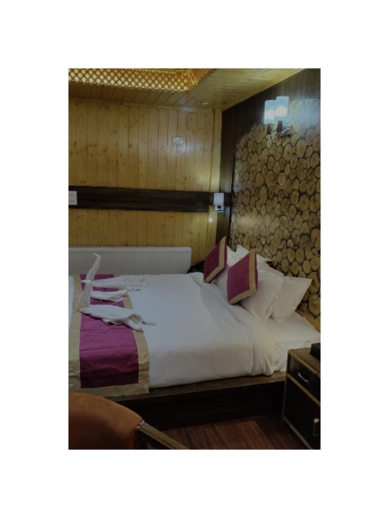 Hotel Shanu Premium Hotel Gulmarg