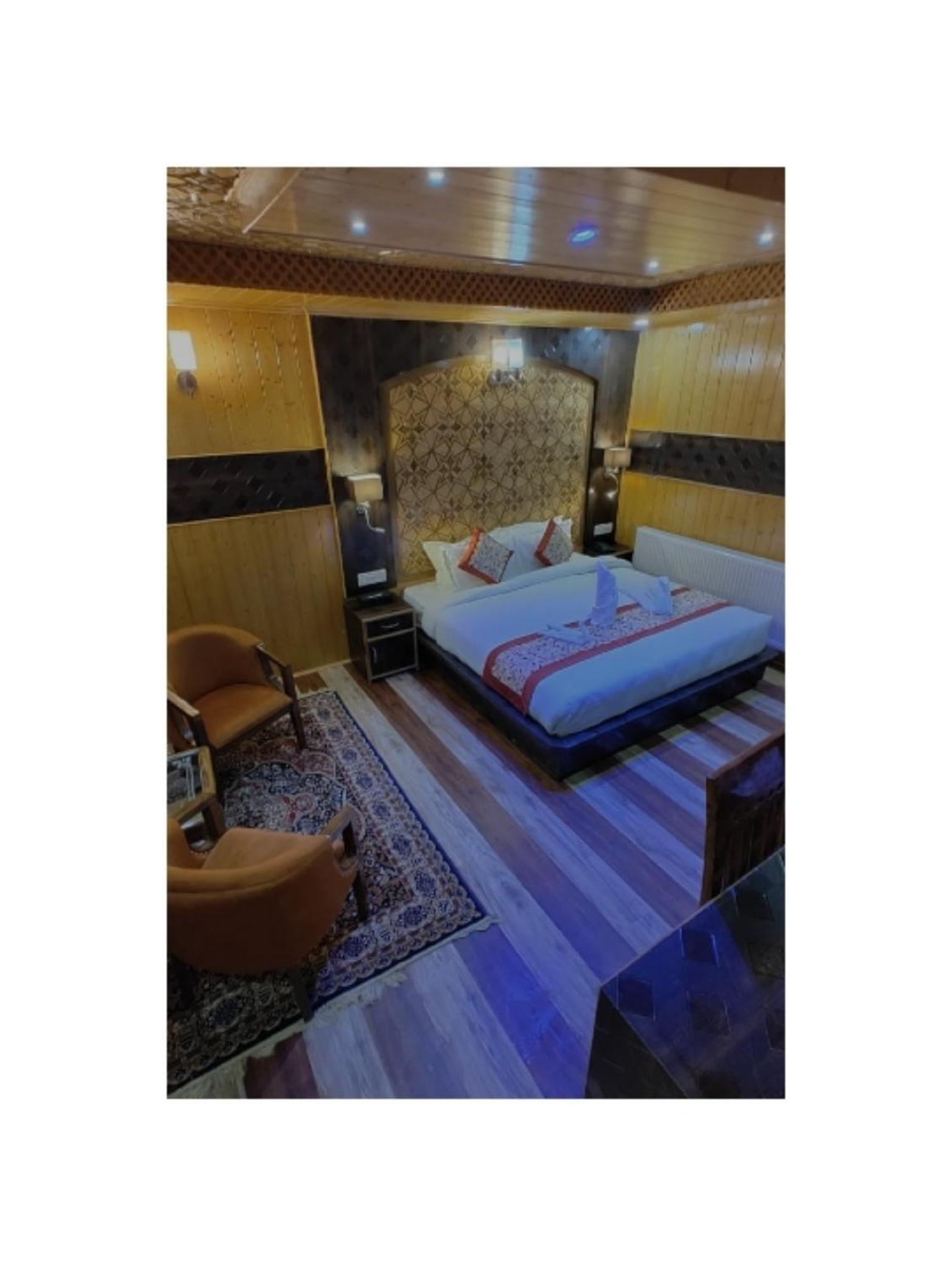 Hotel Shanu Premium Hotel Gulmarg