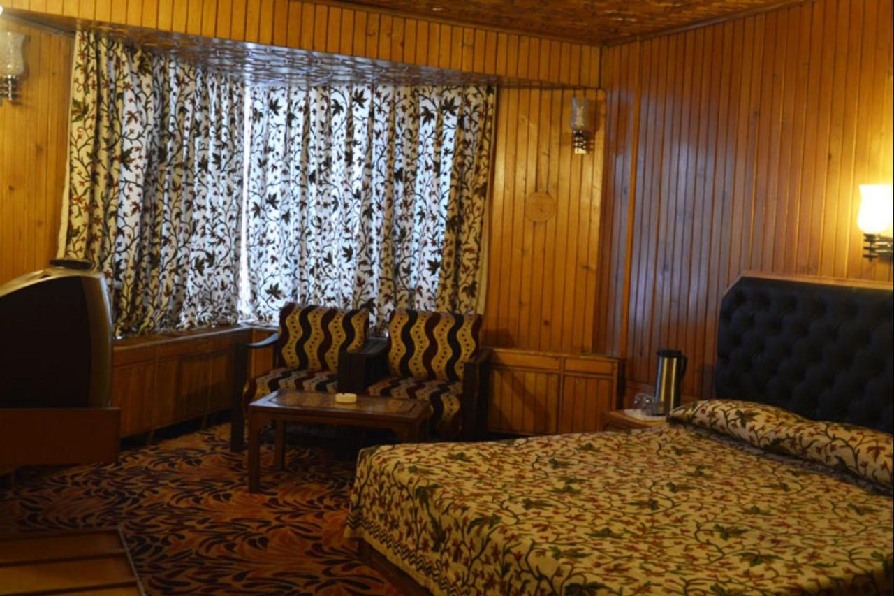 Hilltop Gulmarg 3*