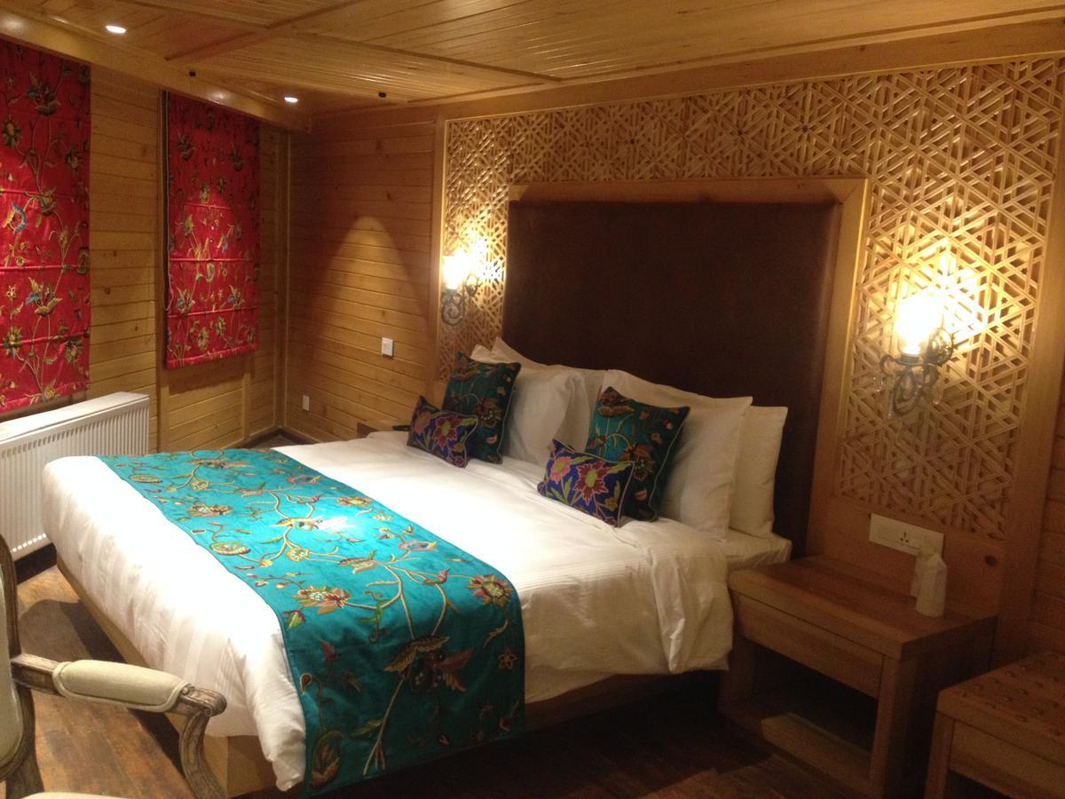 Kolahoi Heights, Resort
