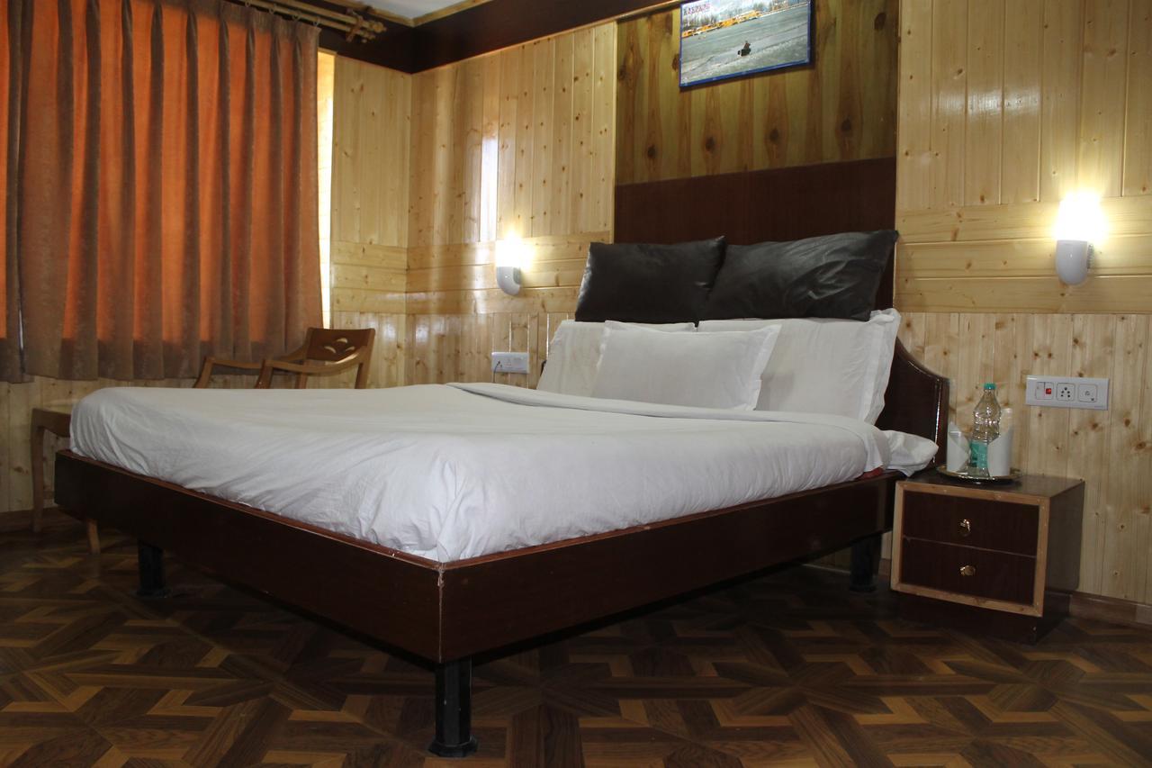 Fluorescence And Restaurant Gulmarg