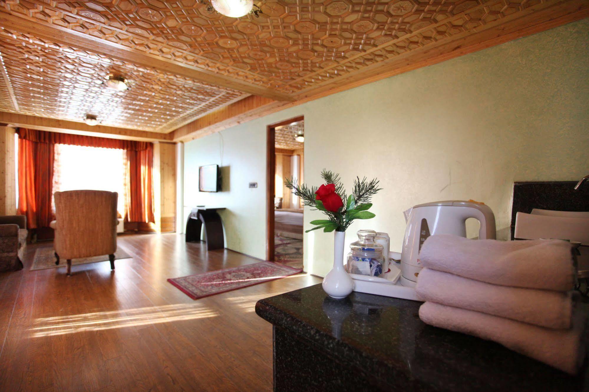 Resort Grand Mumtaz Resorts,gulmarg Gulmarg