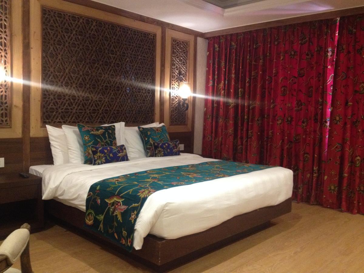 Resort Kolahoi Heights,