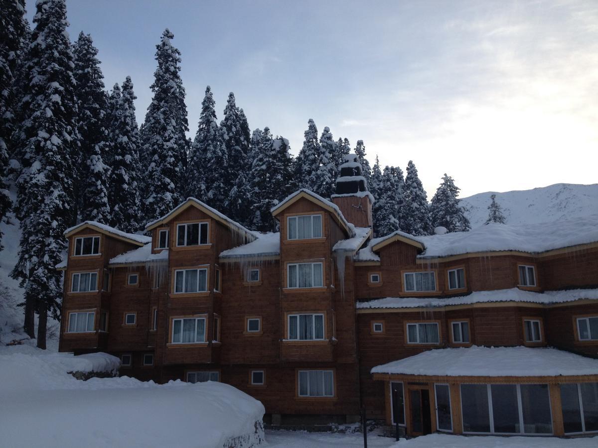 Kolahoi Heights, 3*